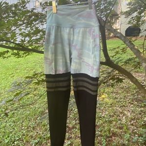 BOMBSHELL ACTIVEWEAR SZ SMALL